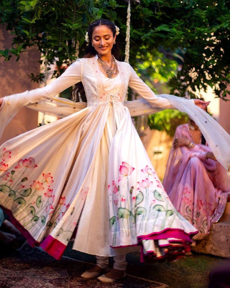 Voguish Anarkali Dress Designs To Try This Season!
