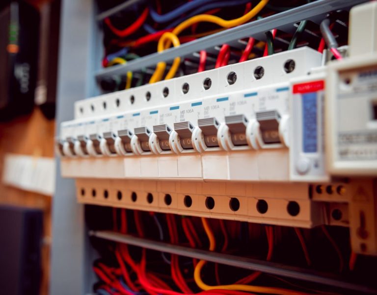 What Is A Circuit Breaker? A Best And Complete Review by Expert What Is A Circuit Breaker? A Best And Complete Review by Expert