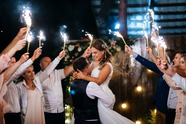 7 Unique and Creative Engagement Party Planning Tips to Kickstart Your Wedding