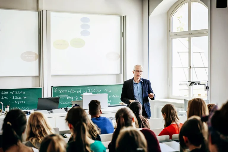 Lecturer Jobs in the UK: Universities Offering Visa-Sponsored Roles